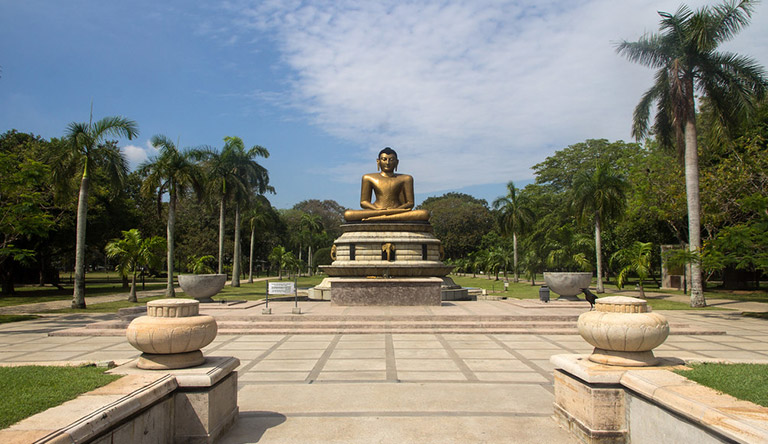 viharamahadevi-park-colombo-srilanka.jpg